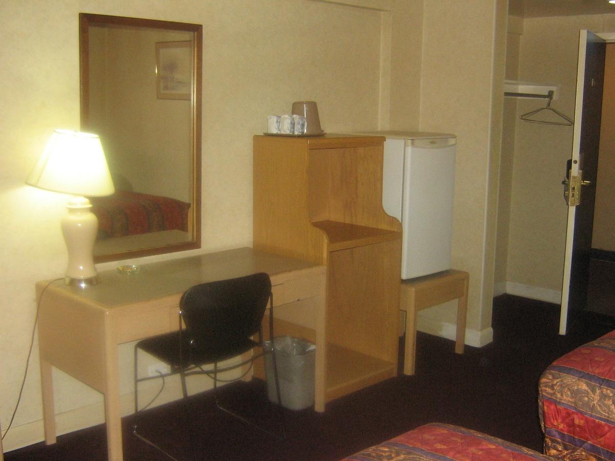 Town And Country Motor Hotel Calgary Zewnętrze zdjęcie